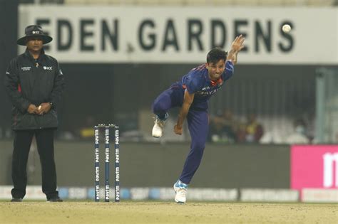 Ravi Bishnoi in action on debut | ESPNcricinfo.com