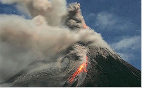 Gunung merapi meletus