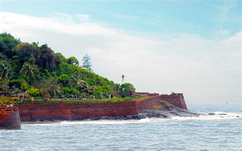 Fort Aguada History - Travel