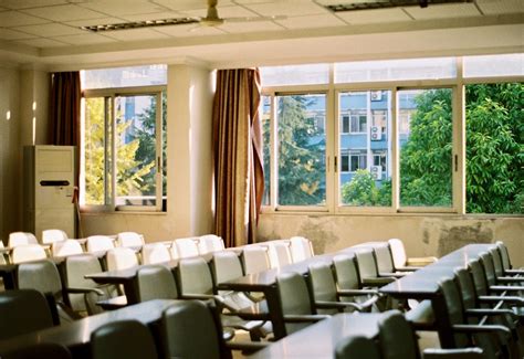 Empty Seats Inside the Classroom · Free Stock Photo