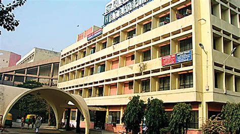 Delhi government hospitals to get 92 managers