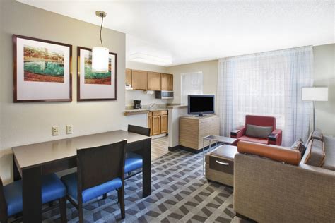 Brookfield Suite Hotel Photos | TownePlace Suites Milwaukee Brookfield