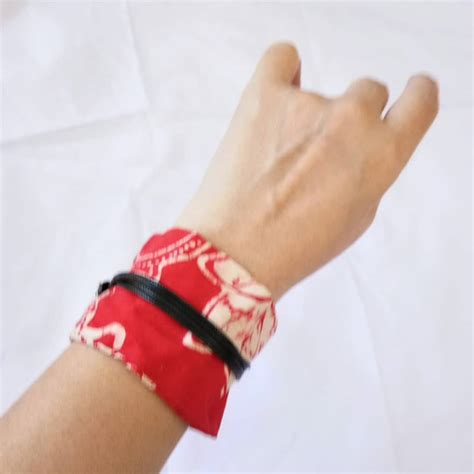 Gelang Batik Tali Wanita Etnik Gelang kulit hitam merah Gesyal – handycapables