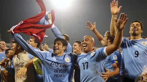 Uruguay take massive step towards World Cup