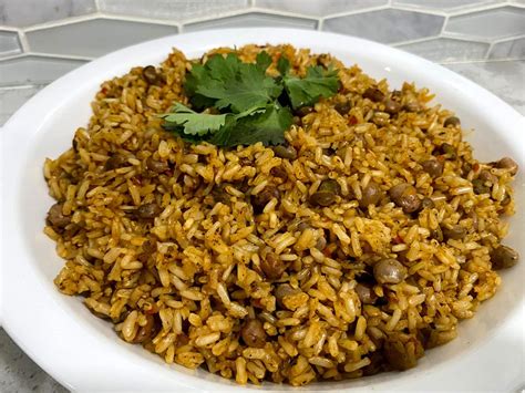 Naihomy’s Dominican Moro de Guandules or Pigeon Peas & Rice, Flipped to Healthy – Familia Kitchen