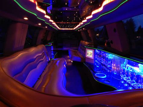 Inside the Lincoln Navigator Stretch Limo | Limousine, Limo party, Bus ...