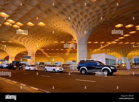 Mumbai airport hi-res stock photography and images - Alamy