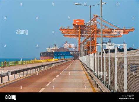 Sohar port hi-res stock photography and images - Alamy