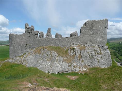 Carreg Cennen - castle - Ancient and medieval architecture