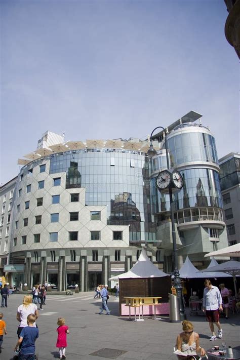 Stephansplatz Cathedral Reflection Editorial Photo - Image of platz, austria: 29082161