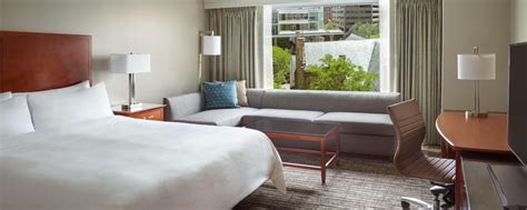 Hotel in Downtown Toronto | Marriott Downtown at CF Toronto Eaton Centre