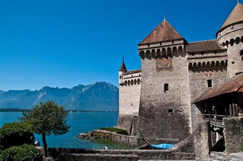 Premium Photo | Chillon castle