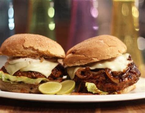 Mince Chicken Burgers recipe by Faheema Mithoowani