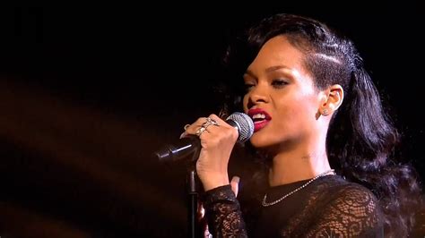 Rihanna - Diamonds (Live) | Rihanna diamonds, Rihanna unapologetic, Rihanna