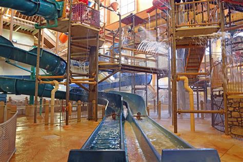 The Best Wisconsin Dells Water Parks (Indoor & Outdoor) - The MOM Trotter