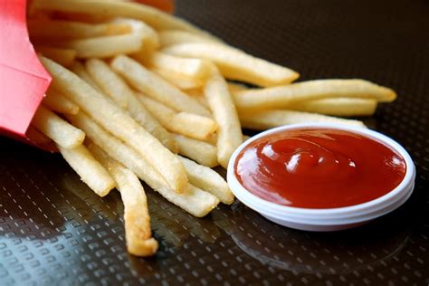 Who Makes Mcdonald's Ketchup | Why Does It Taste Better - TheFoodXP