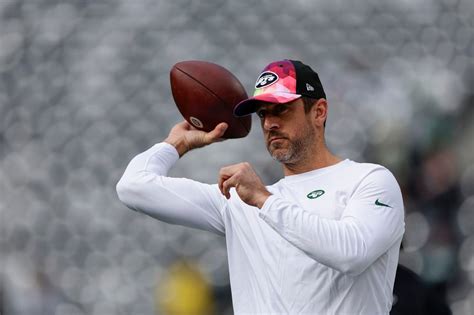 Jets’ Aaron Rodgers shows off progress during MNF warmups, 8 weeks ...