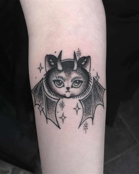 20+ Cool Bat Tattoos and Their Meanings