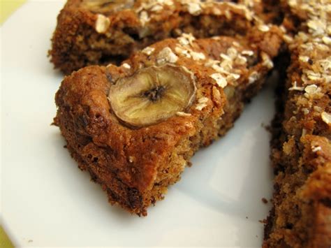 Low Fat Chocolate and Banana Oat Cake Recipe by Jenny - CookEatShare