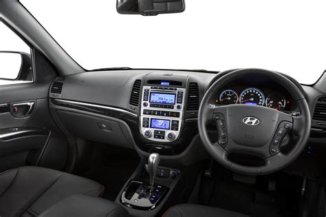 2013 Hyundai Santa Fe interior images leaked - Photos (1 of 7)