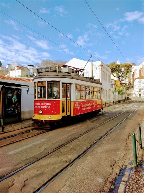 Tram 571 Alfama Lisbon | Tram 571 In the steep streets of Al… | Flickr