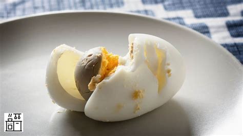 Why Do Hard-Boiled Eggs Have Grey Yolk? [Simple Explanation]