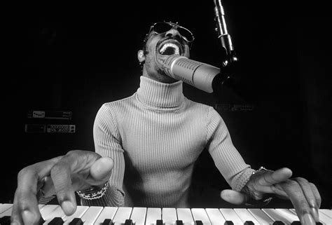 10 Best Stevie Wonder Songs of All Time - Singersroom.com