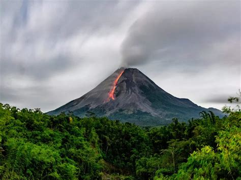 Indonesia's Mount Merapi volcano erupts, tourism halts due to toxic gas and lava flows | Times ...