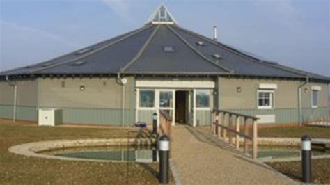 Abberton Reservoir wildlife visitor centre opens - BBC News