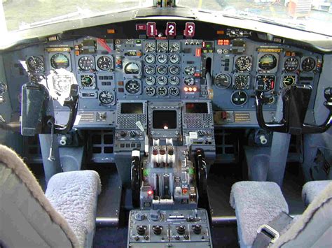 Boeing 727-200 Cockpit | Flight Decks & Cockpits | Pinterest | Boeing ...