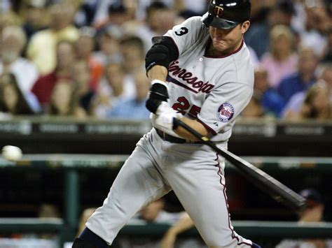 Jim Thome clocks his 600th home run - CBS News