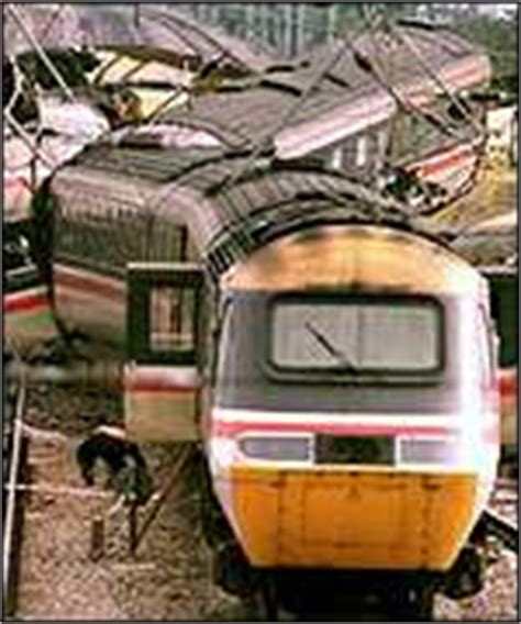 BBC News | UK | Memorial marks train crash