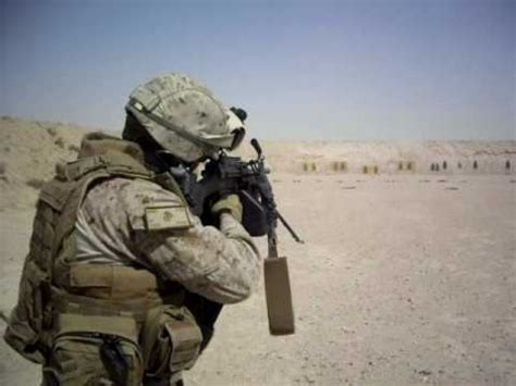 M249 SAW machinegun USMC Iraq - YouTube