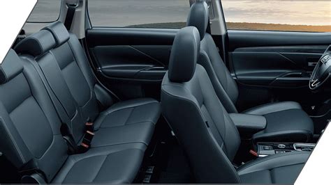 Mitsubishi Outlander Photo, Rear Seat Space Image - CarWale