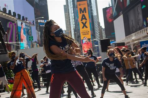 Census flash mob dance on Times Square - Pavement Pieces