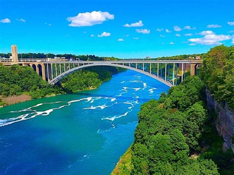 A GUIDE TO NIAGARA FALLS BORDER CROSSING • Creative Travel Guide