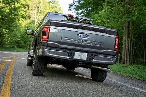 2024 Ford F-150 XL vs. Ford F-150 Raptor