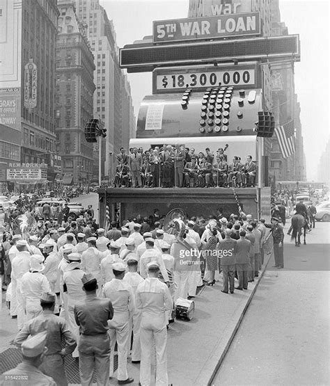 Times Square - 1944 | Times square, Nyc times square, New york