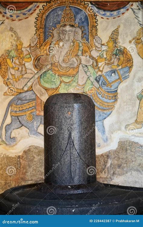 Fresco/mural Paintings In Ancient Brihadeeswarar Temple In Thanjavur ...