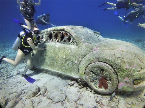 Discover Scuba Diving in Underwater Museum of Cancun - Diversland