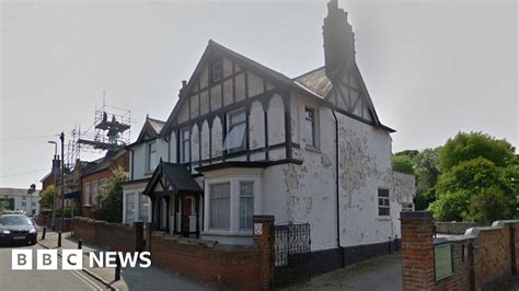 Kibworth Beauchamp: Demolition plans for derelict house put forward - BBC News