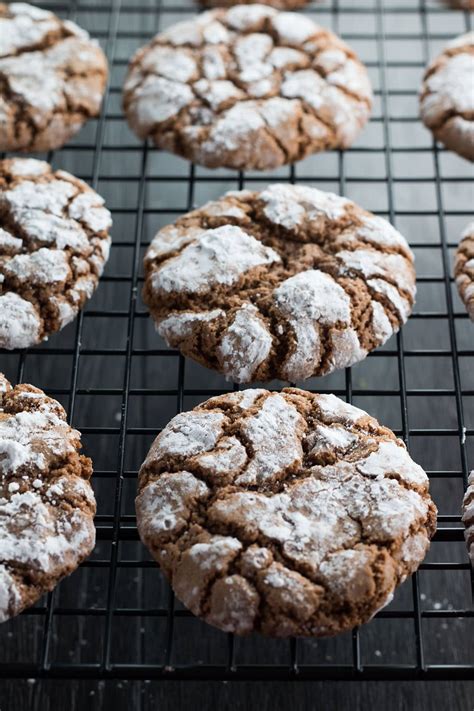 Spiced Ginger Crinkle Cookies - Amazing Gingerbread flavored cookies