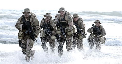 Delta Force vs Navy SEALs - (Similarities & Differences)