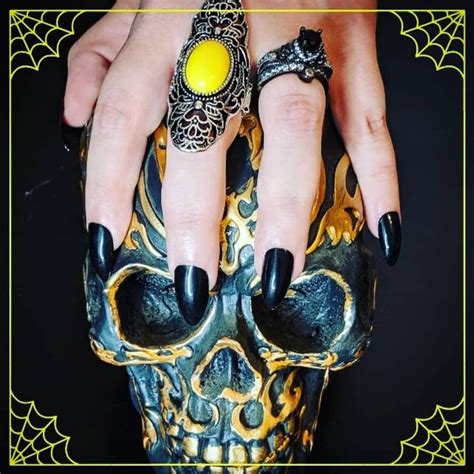 Gold Goth Skull | Goth skull, Skull, Goth