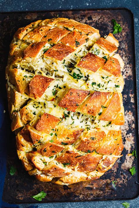 Cheesy Pull-Apart Garlic Bread - Kalejunkie