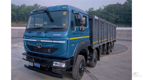 Tata Motors Unveils New Trucks across the Range - YouTube