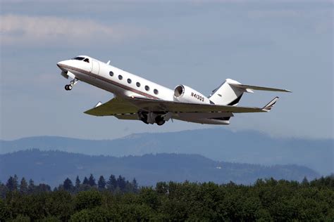 File:Gulfstream G-400.jpg - Wikimedia Commons