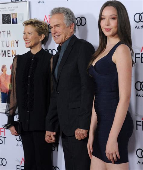 Annette Bening & Warren Beatty's 16-Year-Old Daughter Hits Red Carpet ...