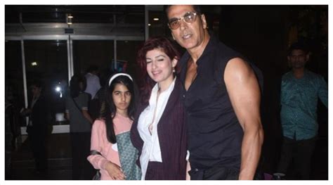 Akshay Kumar jets off for a vacation with wife Twinkle Khanna and ...