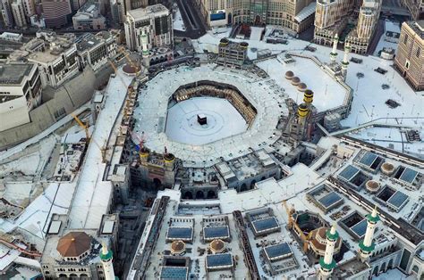 Aerial view reveals empty Kaaba on first day of Ramadan | Daily Sabah